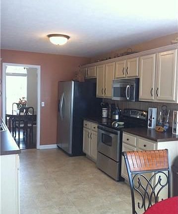 2nd image of 3939 Benjamin Dr #D