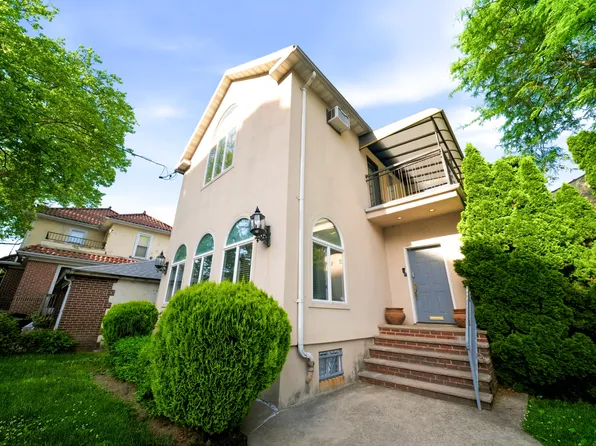 2103 Bay Avenue image 1 of 36