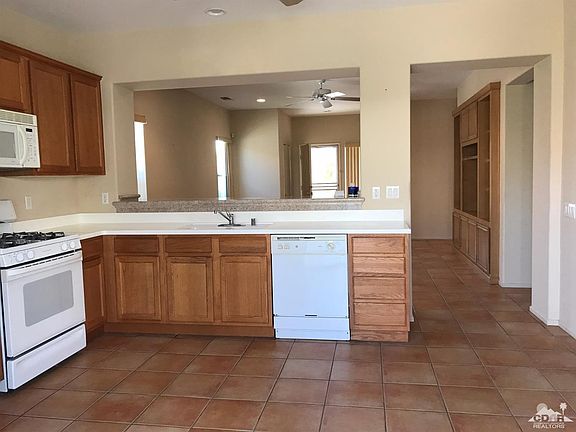 4th image of 78576 Glastonbury Way