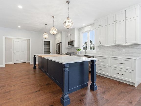 3rd image of 14 McDermott Circle #5-6