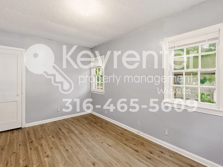 915 N Harding Ave — Photo 15