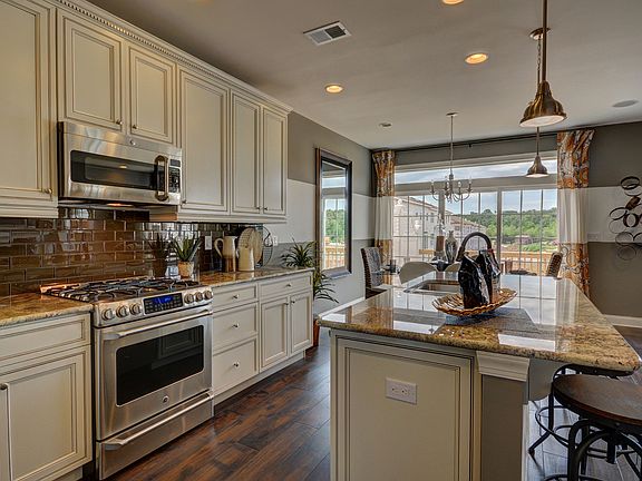 Spacious island for meals