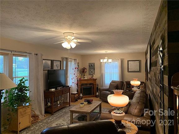 2nd image of 339 Garden Ln