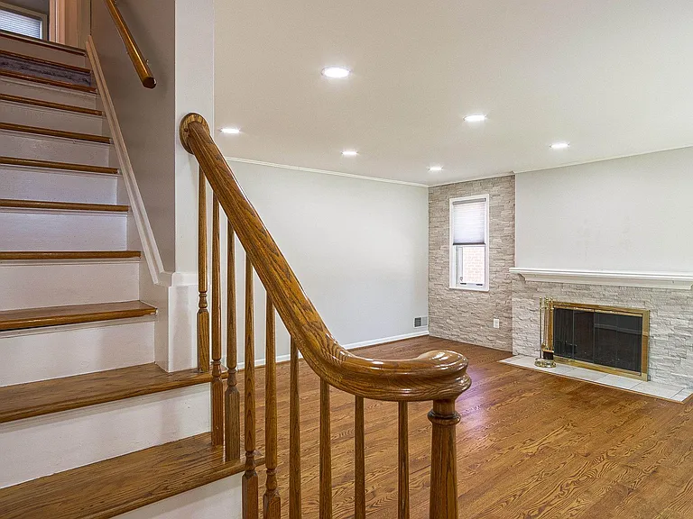 Sherwood Ct — Photo 24