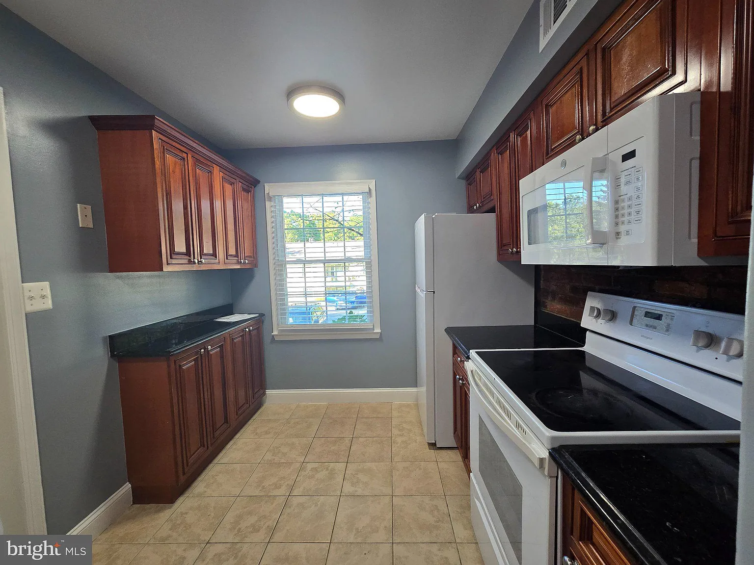 Cardinal Forest Condo — Photo 4