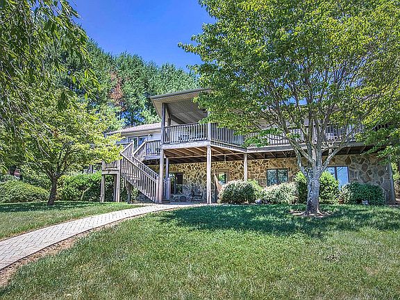 3rd image of 1071 Fawn Dr