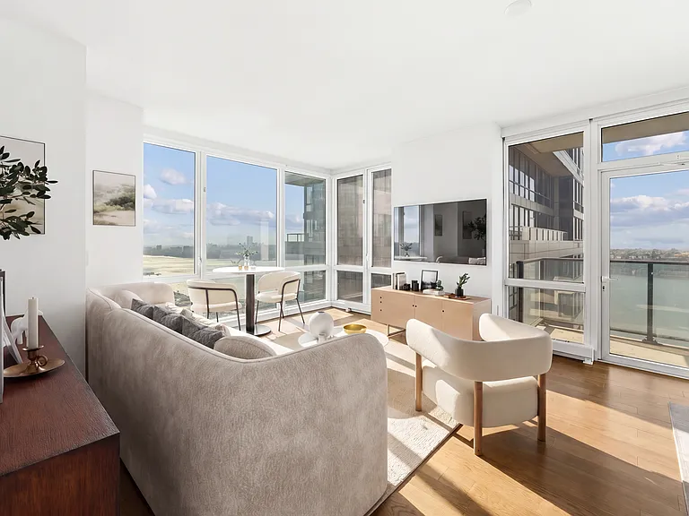 605 W 42nd St #26S — Photo 3