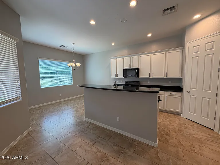 2417 E Iris Dr — Photo 7