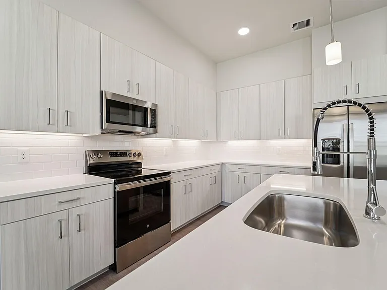 7415 Leighton Meadow Ln — Photo 17