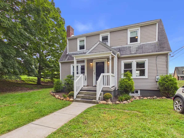 105 Washington St, Pembroke, VA 24136