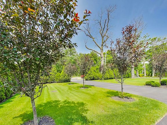 3rd image of 821 Harms Rd