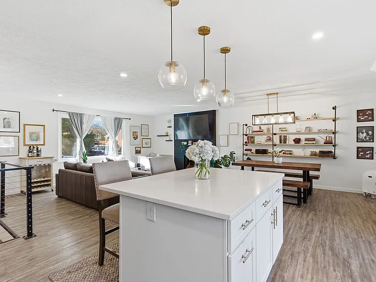 5107 S Madelia St — Photo 13