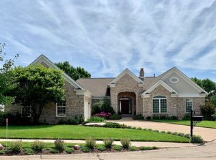 2218 Rebecca Lynn Ct, Chesterfield, MO 63017