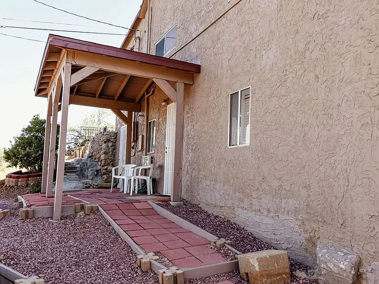 560 E Tonto St — Photo 2