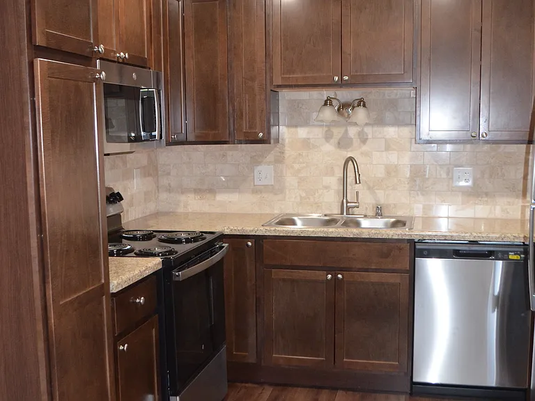 Applegate Apartments — Photo 6