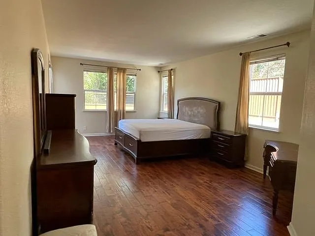5005 Beach Wood Dr — Photo 10