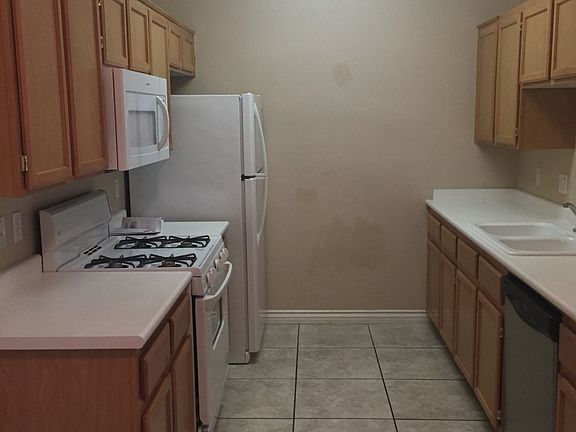 Galley Kitchen w/ newer apps