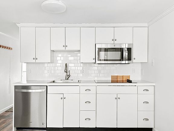4th image of 100 Deforest Rd Unit 14