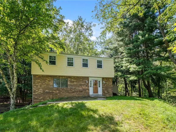 4985 Graphic Dr, Gibsonia, PA 15044