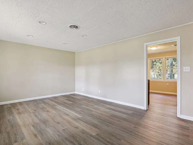 1614 W Union St — Photo 8
