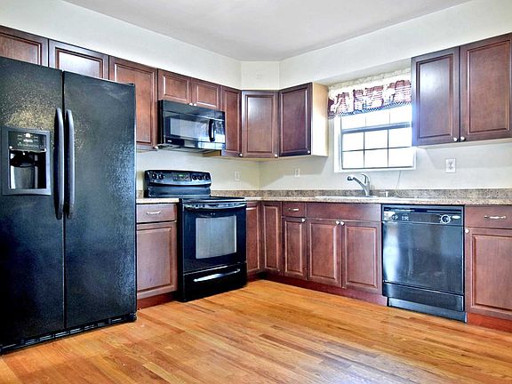 2nd image of 117 Heyward St