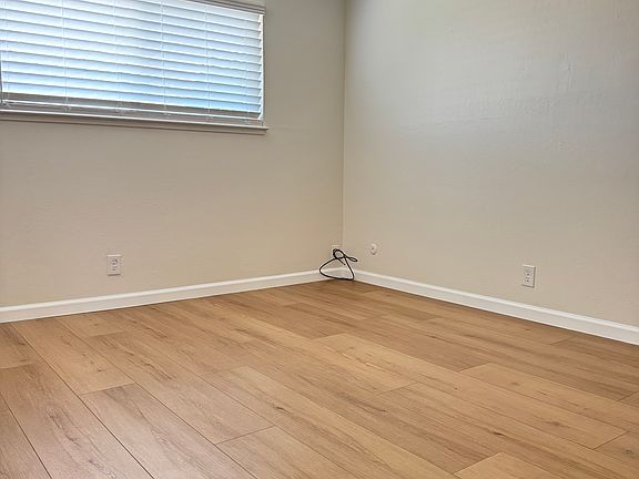 5th image of 10359 Leola Ct APT 1