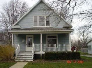 409 N Elm St, Three Oaks, MI