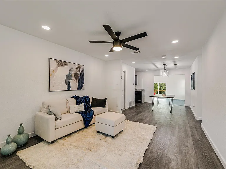 6913 Shannon Dr — Photo 3
