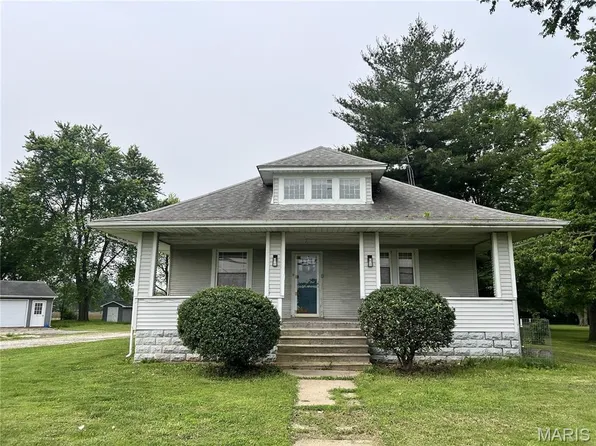 427 N Pine St, Irving, IL 62051