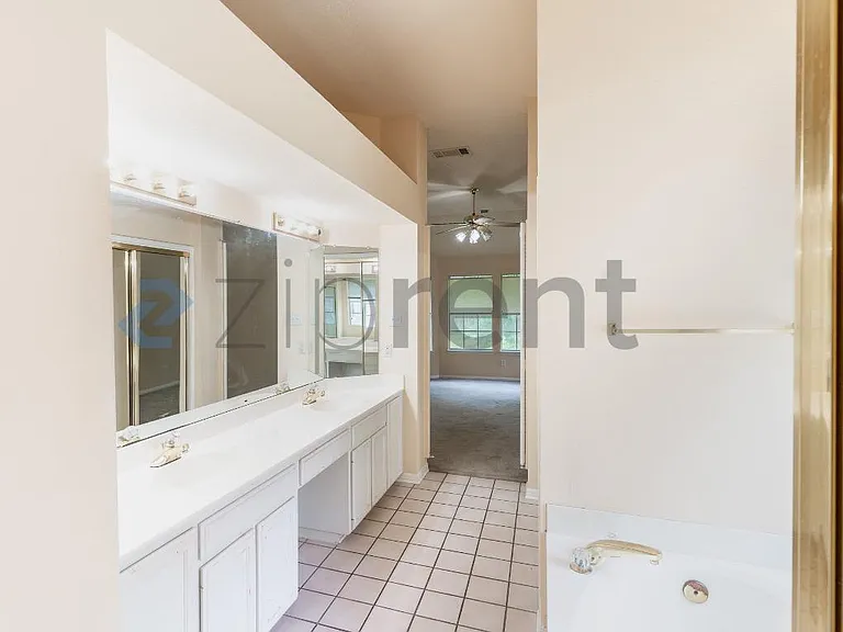 1215 Timber Bend Dr — Photo 12