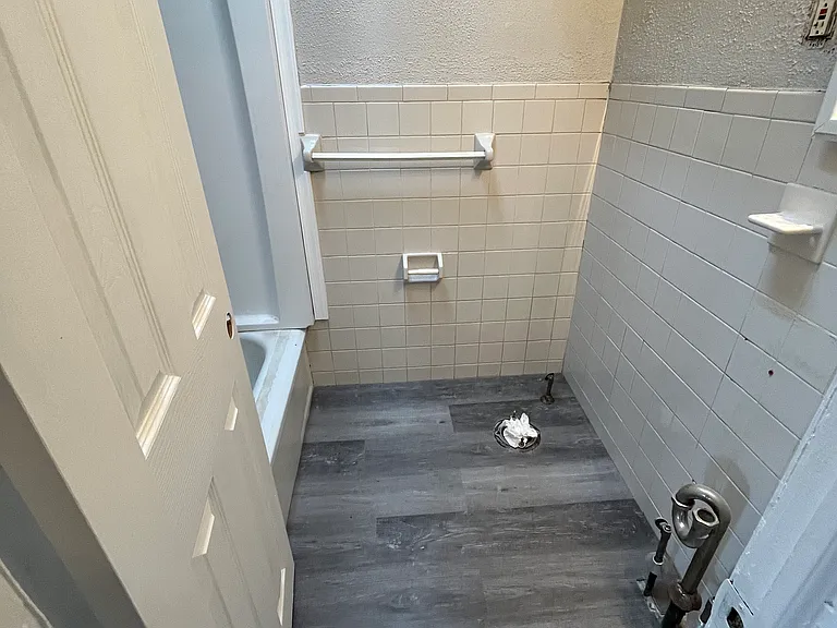 140 Ervin Ave — Photo 9