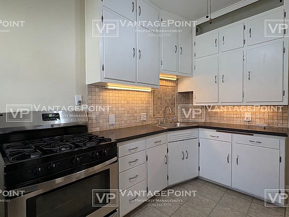 3rd image of 2110 Lincoln St