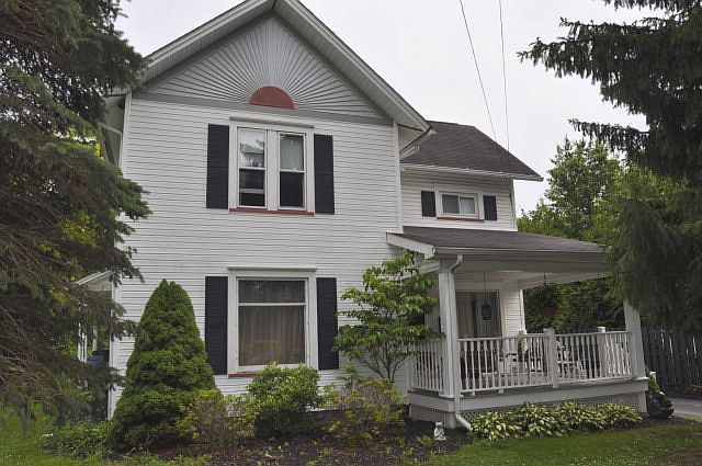 1st image of 10 Morris Ln