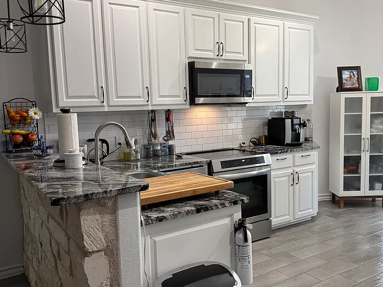 2403 Alamesa Dr — Photo 17
