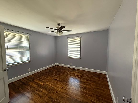3rd image of 1405 Sunnyside Dr