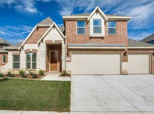 704 Bent Oak Dr, Fort Worth, TX 76131