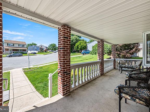 3rd image of 15 Scott Ln