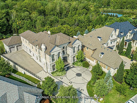 3rd image of 71 Grandvista Cres