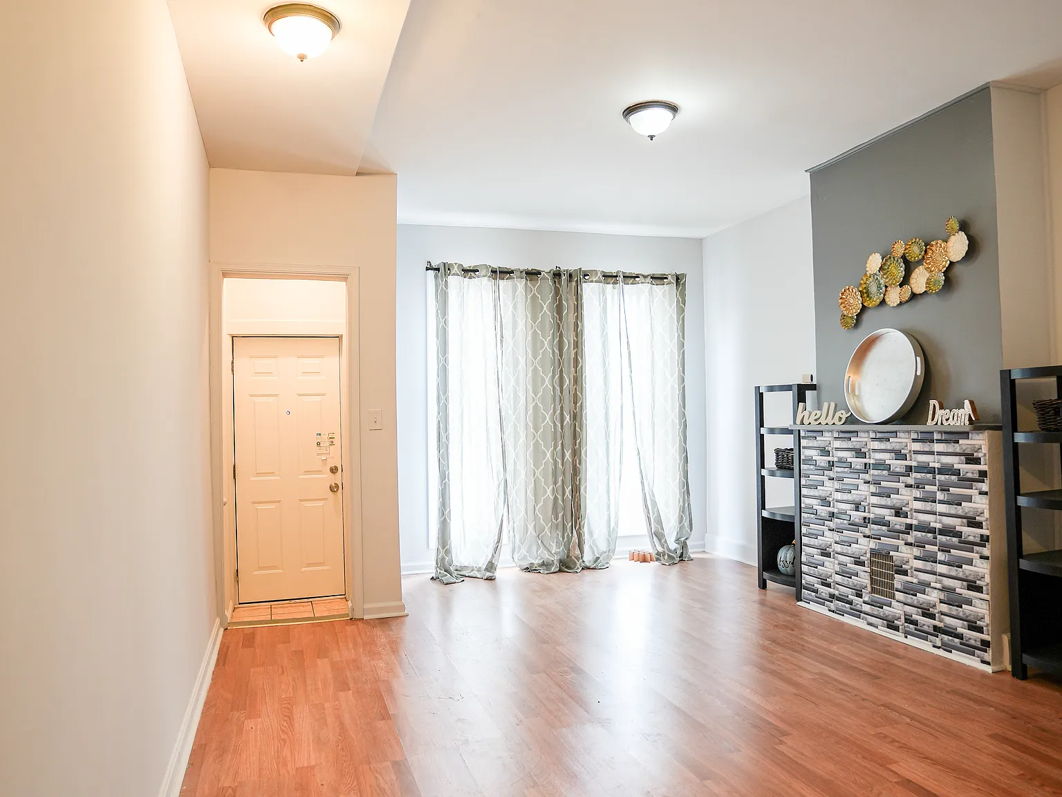 3 bed, 1.0 bath, $2,200 — Photo 2