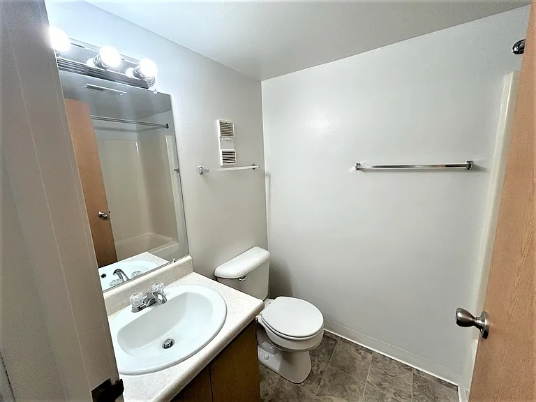 Charter Oaks Apartments — Photo 169
