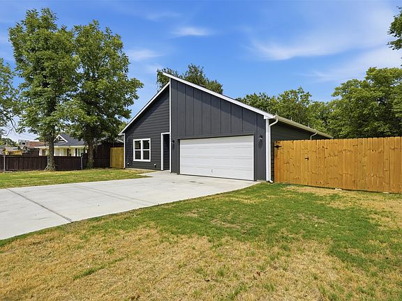 3rd image of 5931 Forest Haven Dr