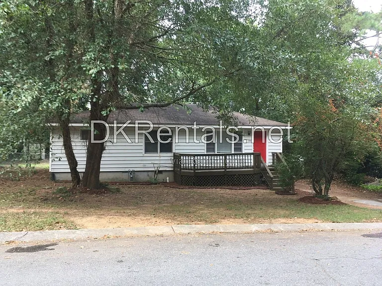 808 Meadow Pl — Photo 2