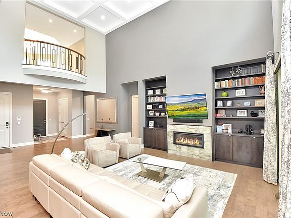 5th image of 300 Eagle Point Dr
