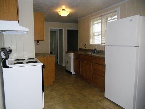 3rd image of 67 Ash St