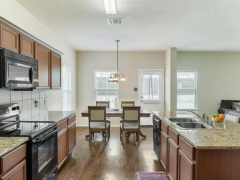 1402 Bent Grass Dr — Photo 16