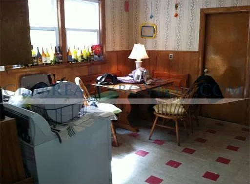 3 bed, 1.0 bath, $3,000 — Photo 2