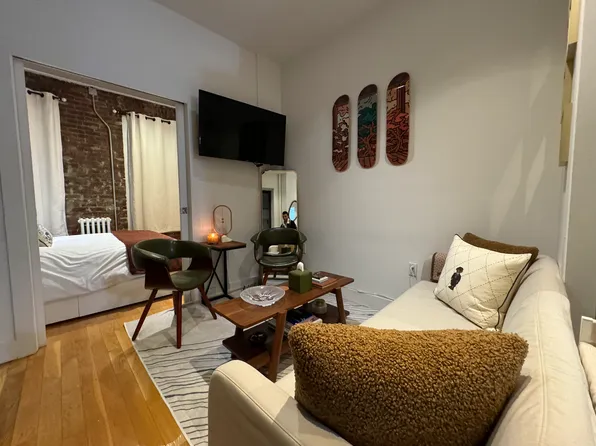 26 Van Dam Street image 1 of 6