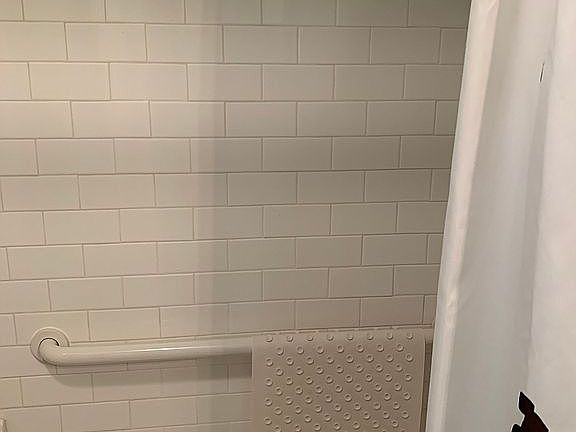 Subway tile tub surround