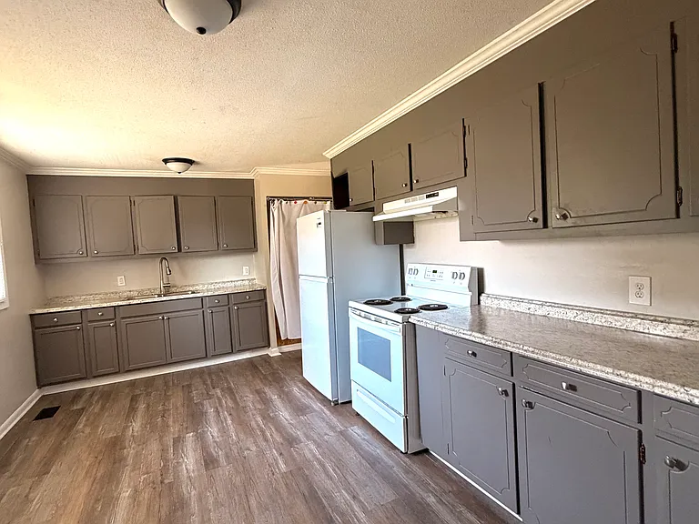 330 Allen Dr — Photo 9