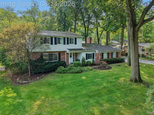 5578 Hummingbird Ln, Clarkston, MI 48346
